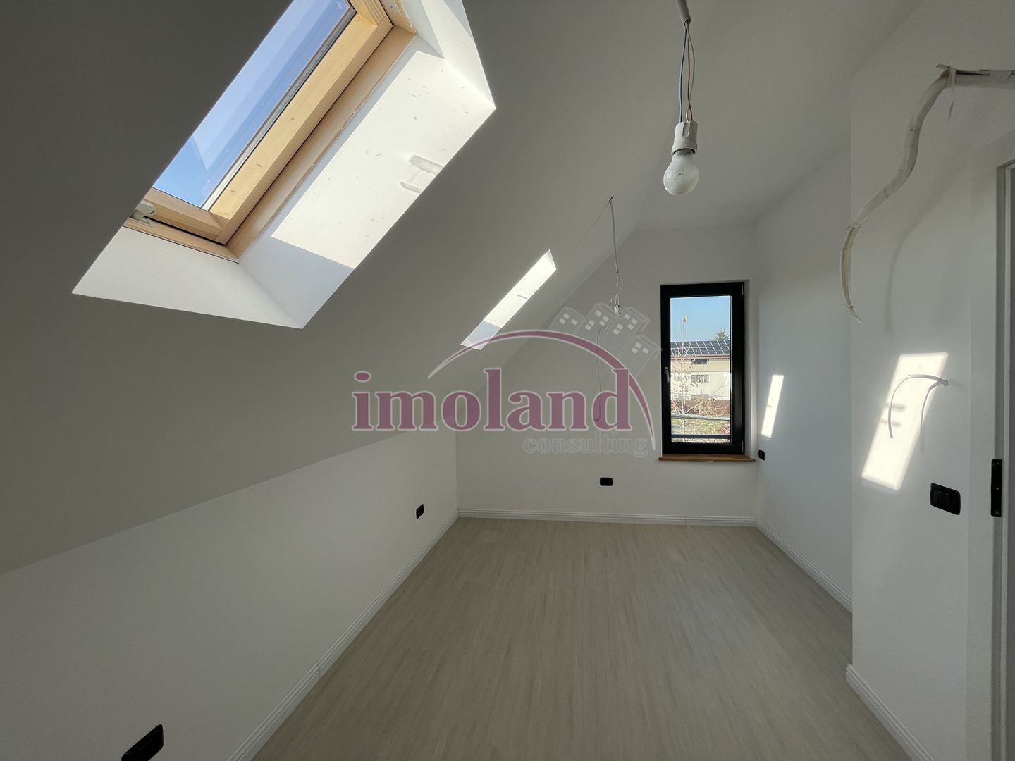 De vânzare casă noua 102 mp | 5 cam 3 bai | curte proprie | lacul Straulesti - Poză 12