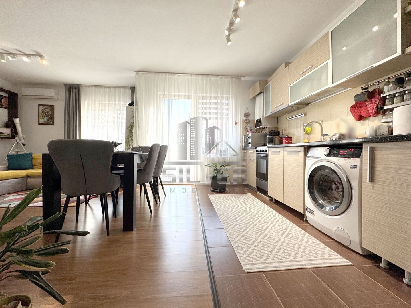 Apartament cu 3 camere la cheie+2 parcari. - Poză 4