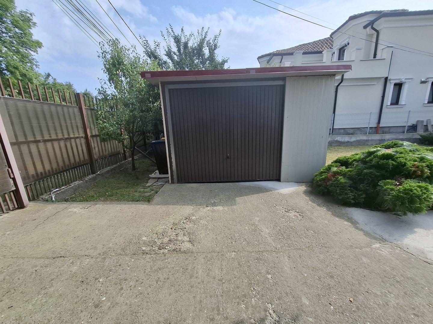 Casă individuală | 160 mp utili | 560 mp teren | Vizavi de intrarea în - Poză 11