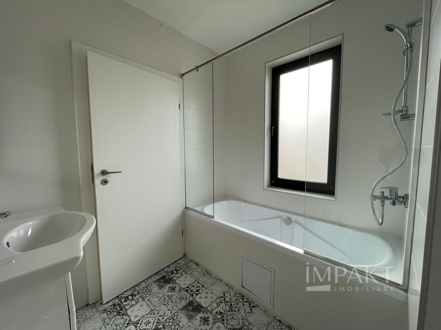 Casă / Vilă cu 4 camere de închiriat - Dezmir - Poză 12