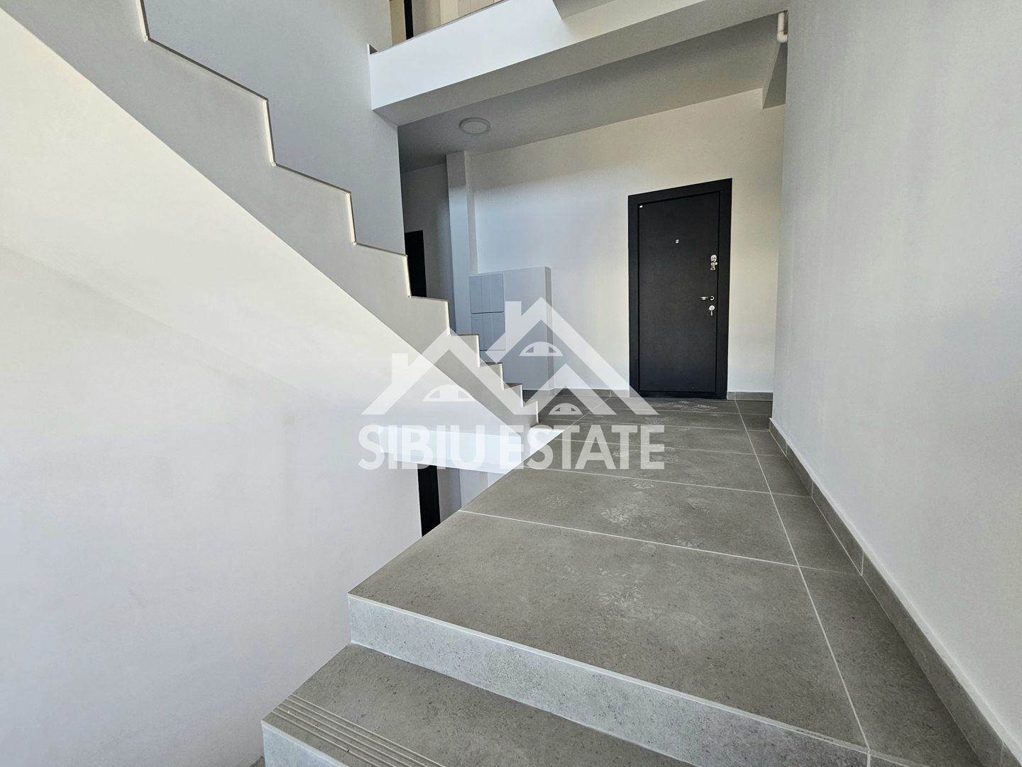 Apartament 2 camere clasic etaj 1 - Poză 2