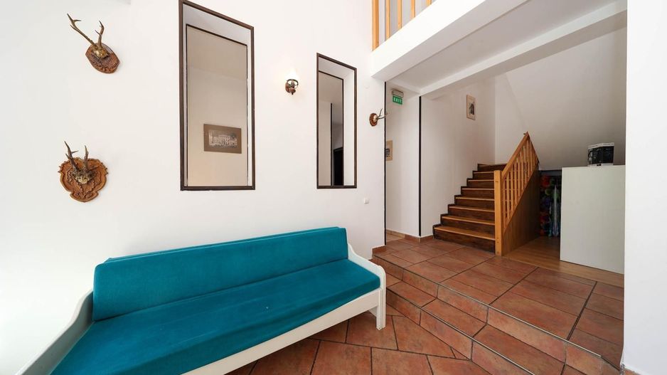 Vilă spațioasă de vânzare în Predeluț, Bran | 2000mp - Poză 7