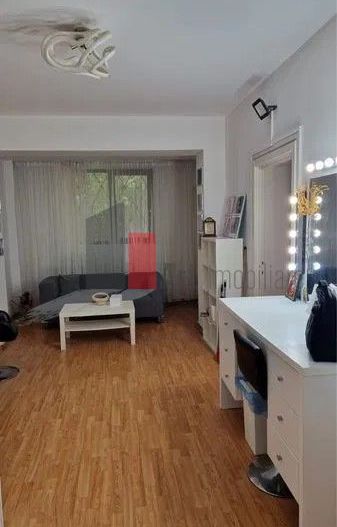 Primaverii, bloc cu regim mic de inaltime, locuit sau investitie - Poză 1