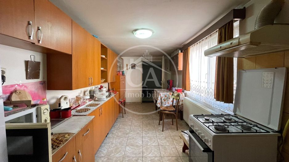 Casa de vanzare cu 4 camere in zona Nufaru,  Oradea - Poză 10