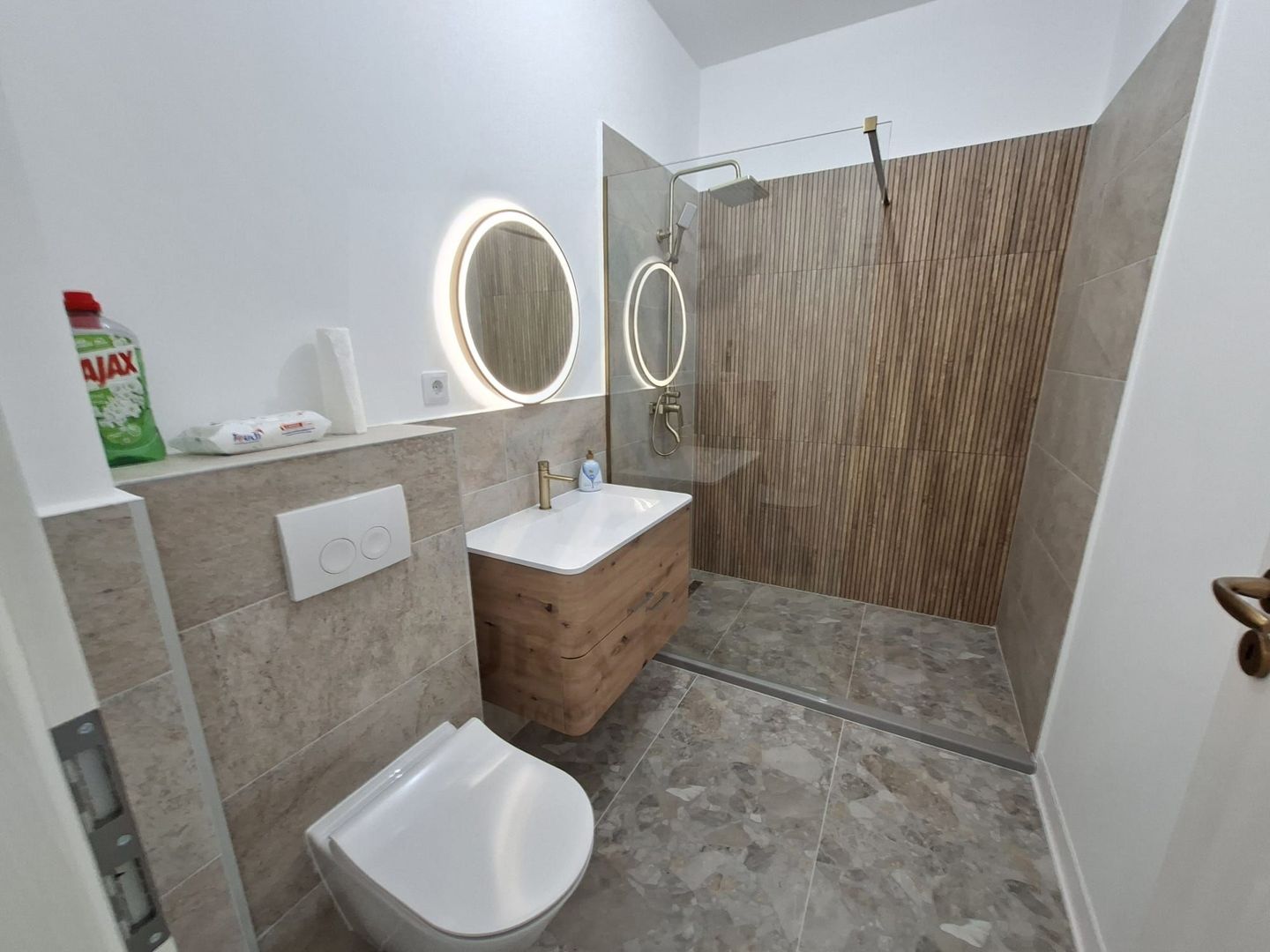Apartament premimum 80 mp utili etaj 1 parcare terasa boxa in Selimbar - Poză 6