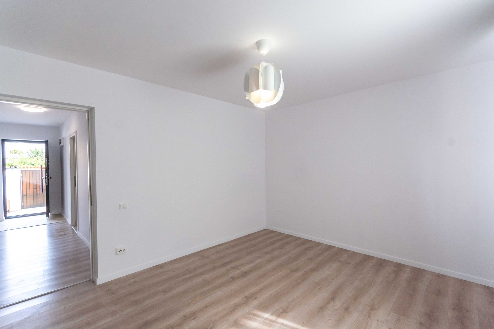 Branesti, Ilfov, casa primitoare, gata de mutat!Comision 0% cumparator - Poză 10