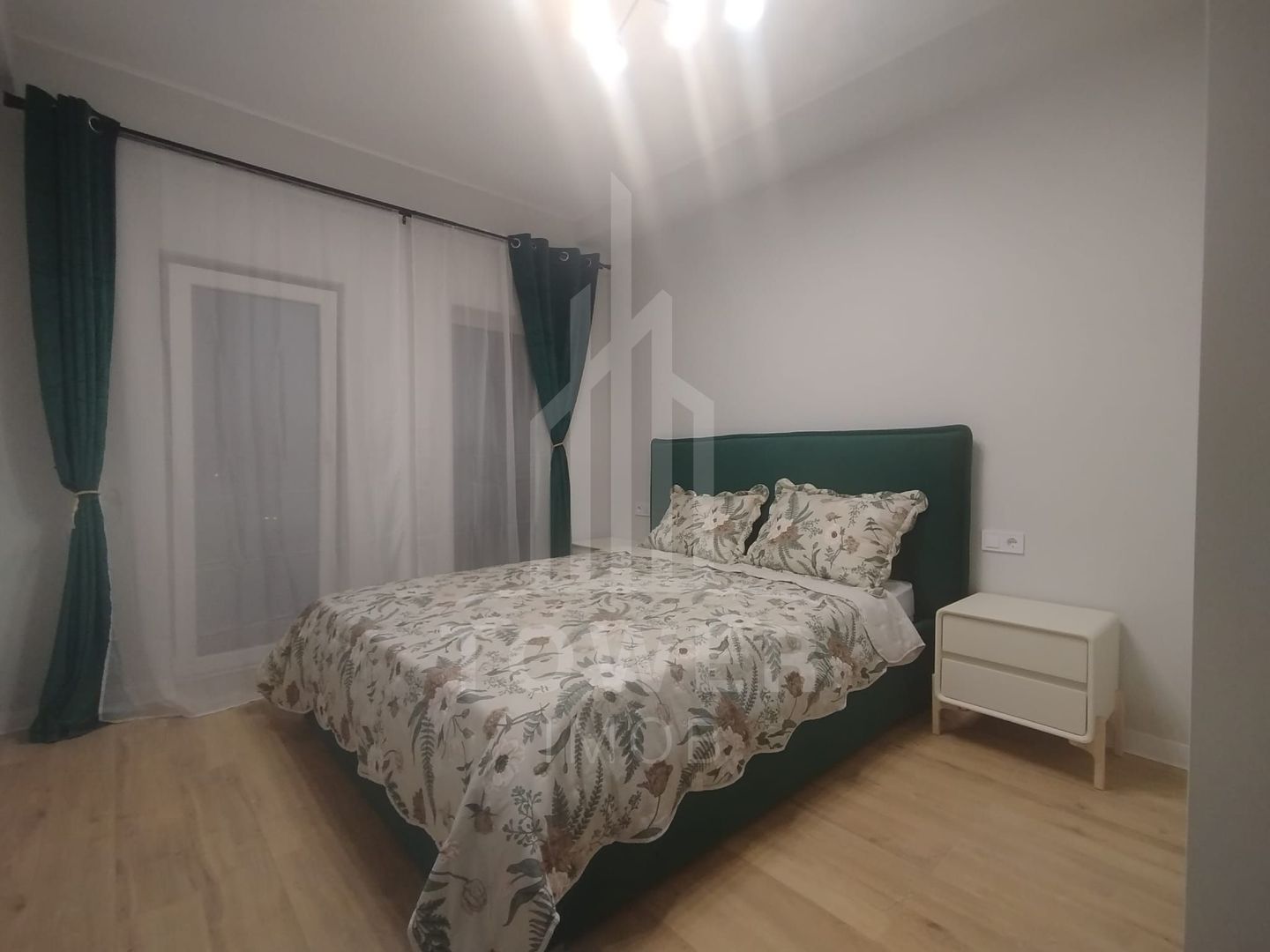 Apartament modern de închiriat, cu balcon și loc de parcare - Poză 2