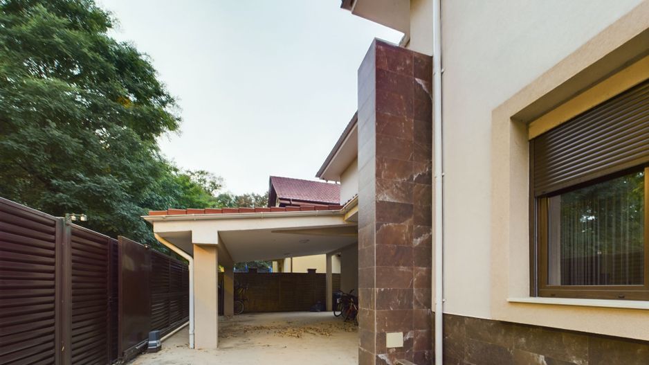 Casă modernă cu piscină încălzită în zona Tivoli - Poză 20