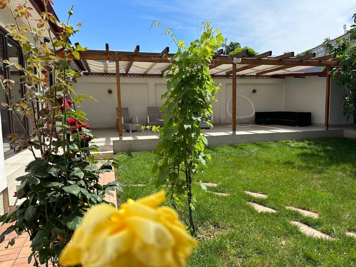 Ideal gradinita P+2, 8 cam, 6 dormt 6 bai, 3 garaje teren 650 mp, - Poză 3