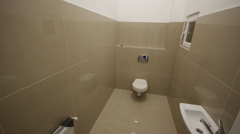 Imobil D+P+1E - 14 camere - Poză 10