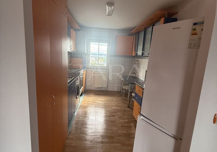 Apartament 3 camere renovat – etaj superior, lumină naturală excelentă - Poză 2