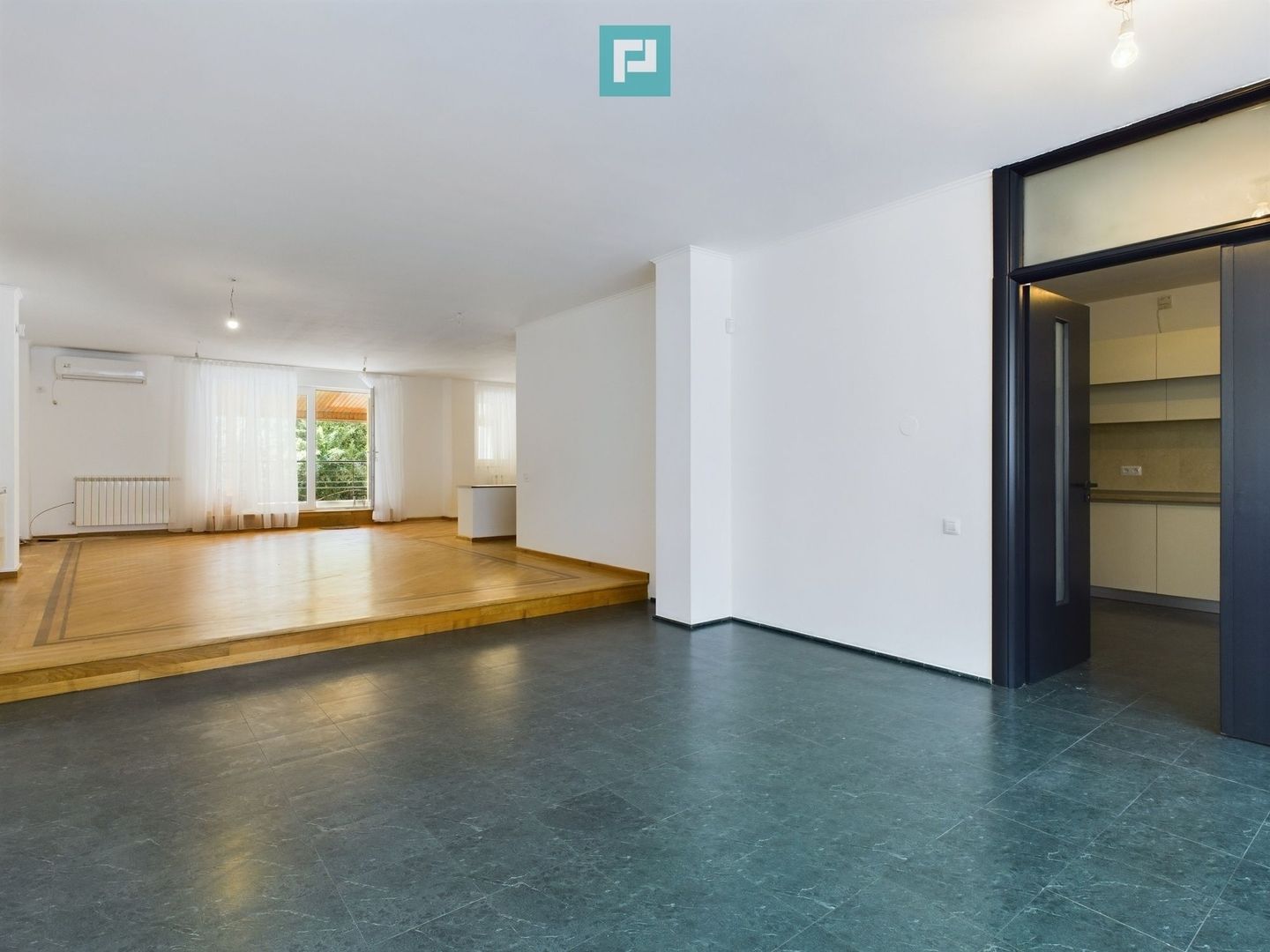 Vilă pe Șoseaua Nordului- Pretabilă pt. Locuit/Activitate Comercială - Poză 1