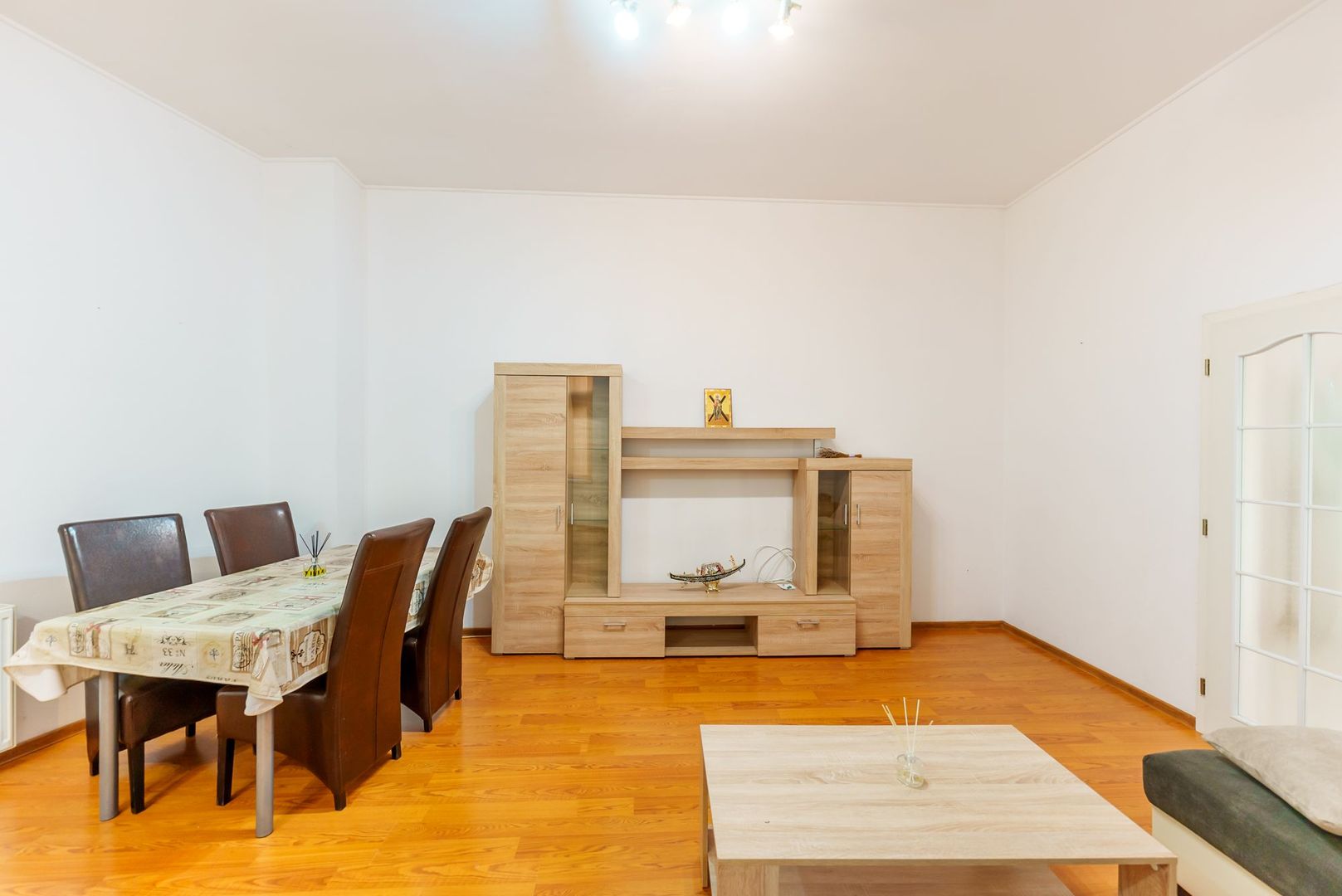 Apartament spațios, cu potențial multiplu, central - Poză 7