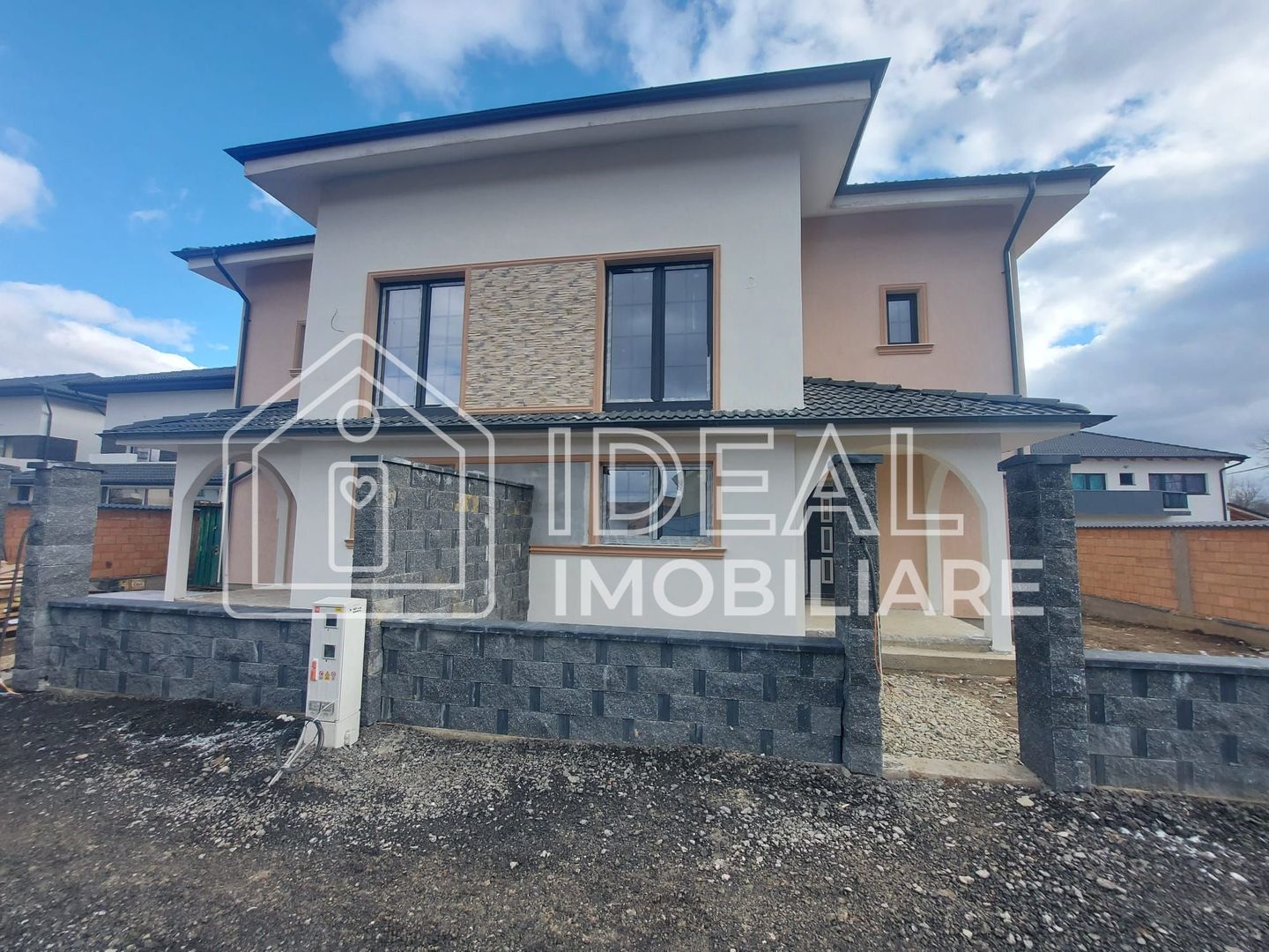 Duplex  Modern cu 6 camere, si teren de 270 mp, in Selimbar - Poză 4