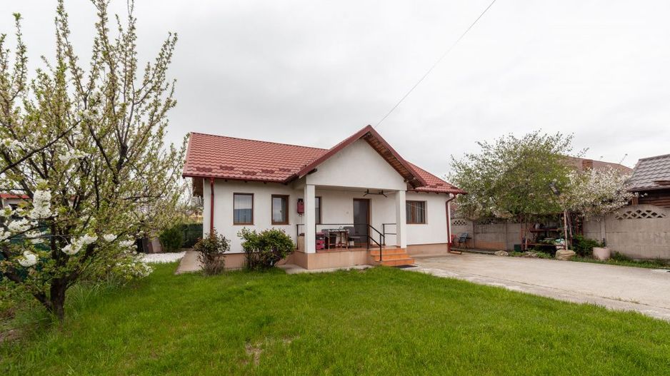 Casa de vanzare in Albota – liniste, spatiu si acces rapid catre Pitesti! - Poză 14