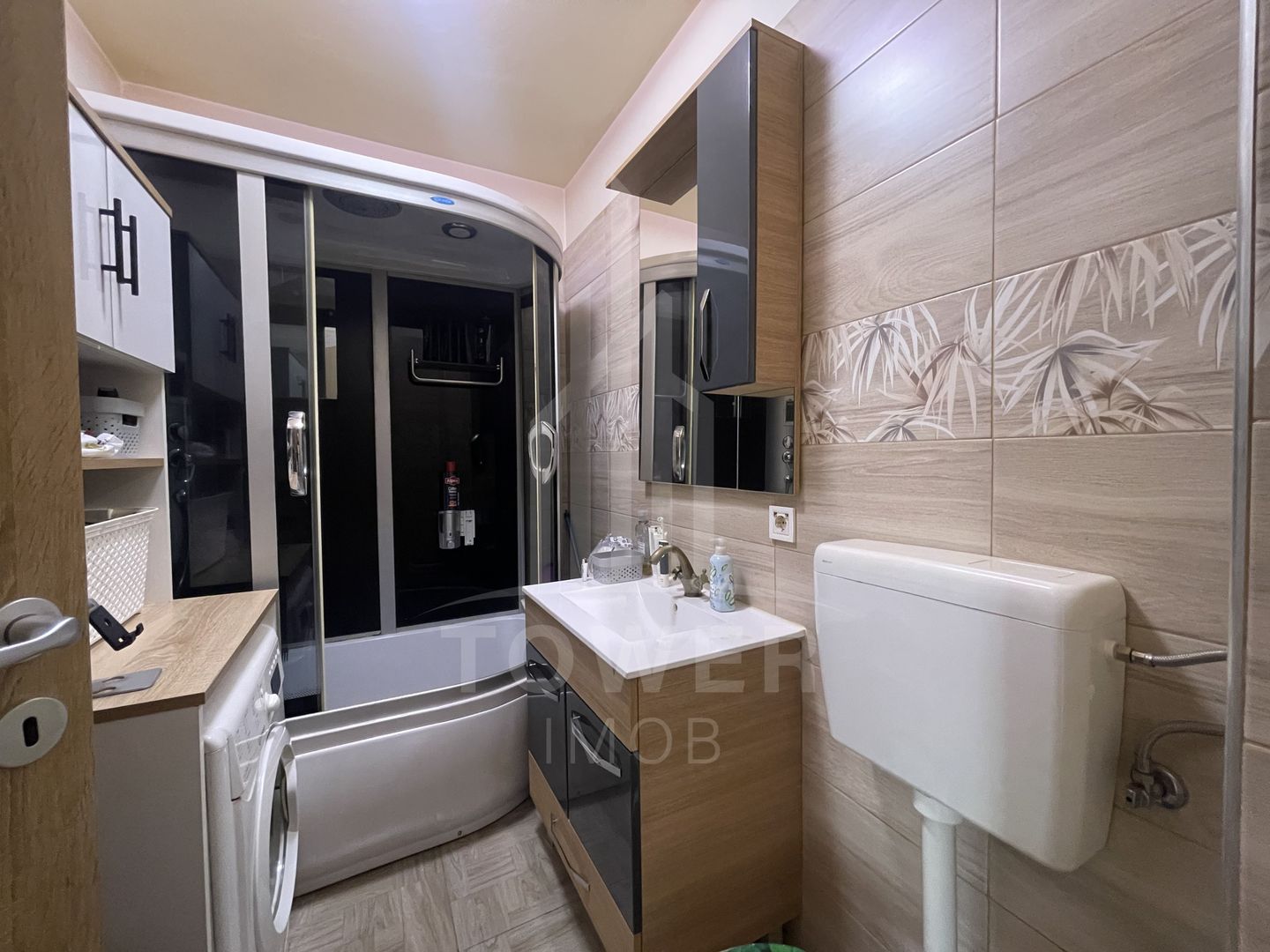 Apartament 3 camere--Turnisor | Decomandat | Balcon 10 mp | Parcare privata - Poză 2