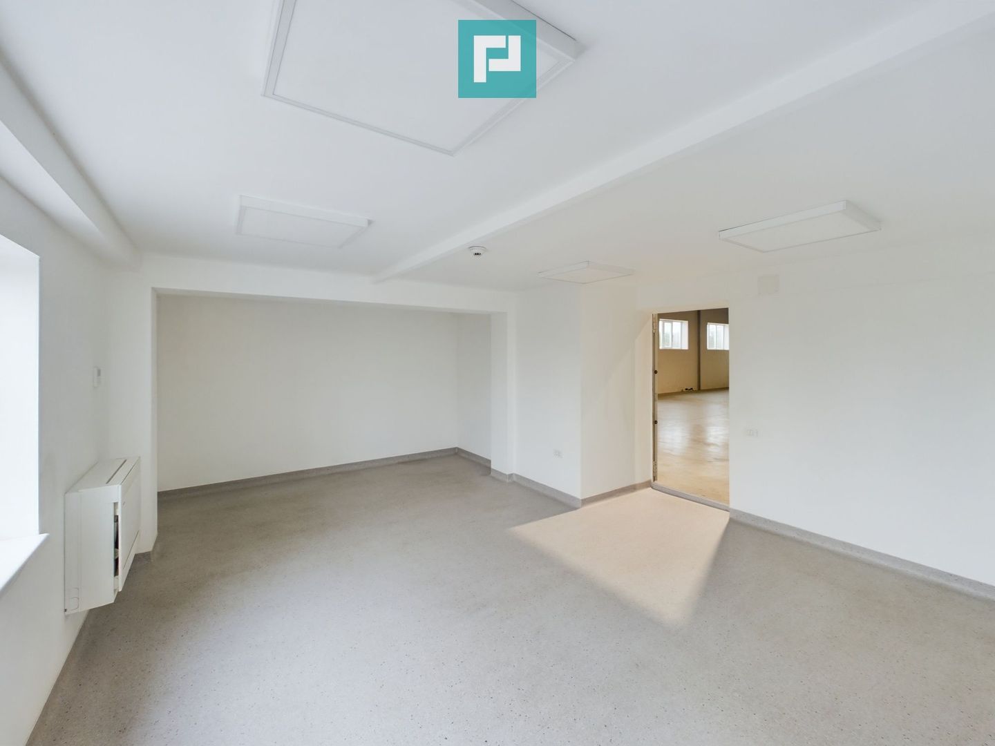 Hală cu birouri și platformă betonată de 2.500 mp - Poză 12