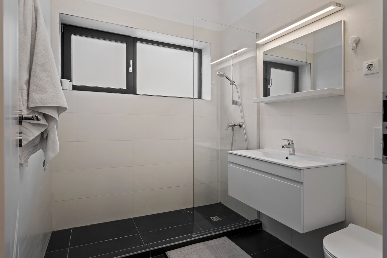 Vila pe parter cu 5 camere  | 655 mp teren | dotata cu panouri solare - Poză 25