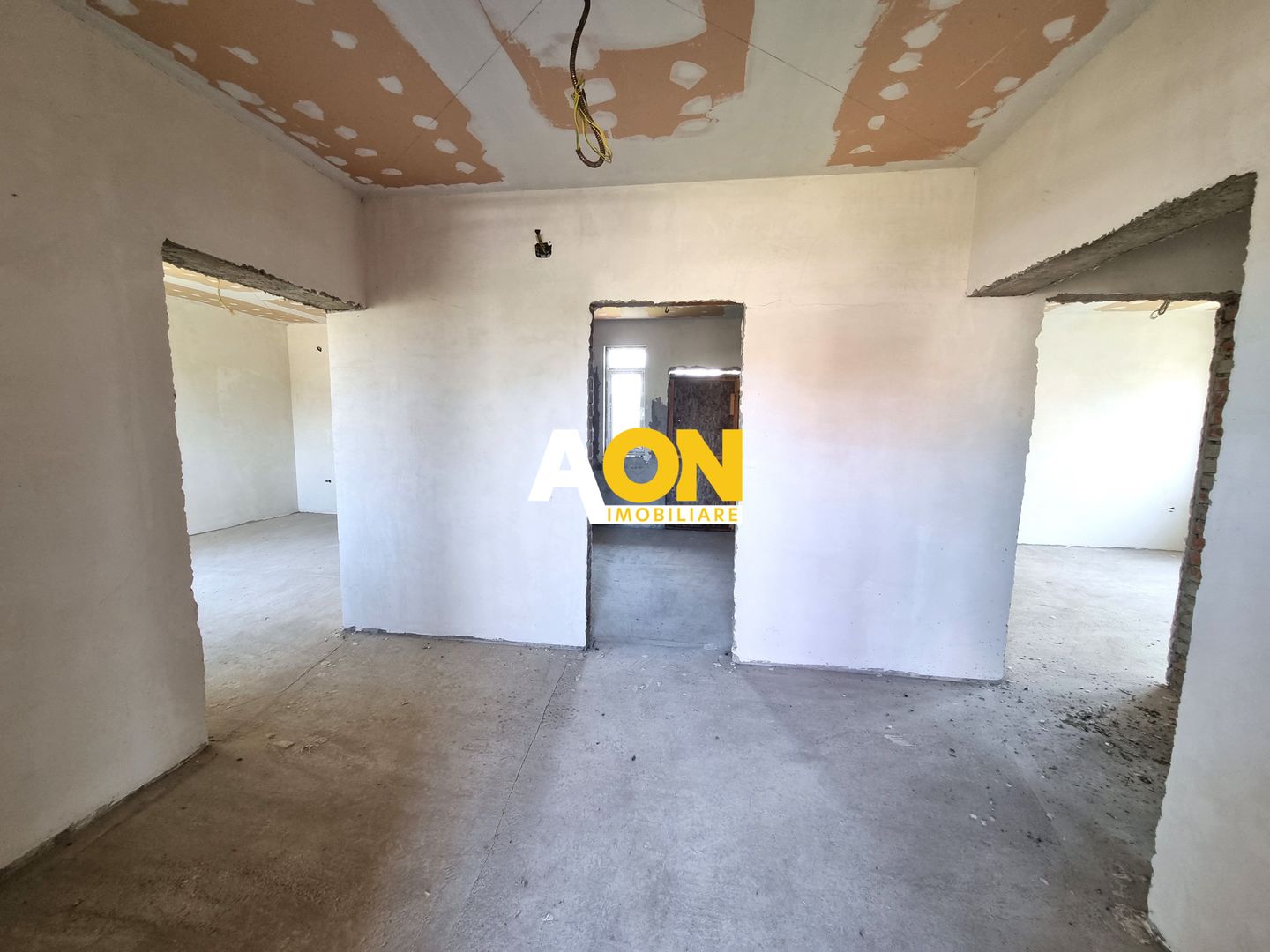 De vanzare casa semifinisata 3 camere, 608mp teren, Recea - Poză 2