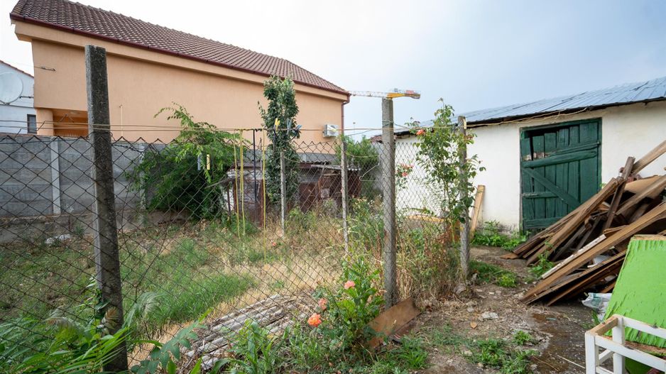 Casa singur in curte  cu dublu front stradal cu garaj in Iosia - Poză 12