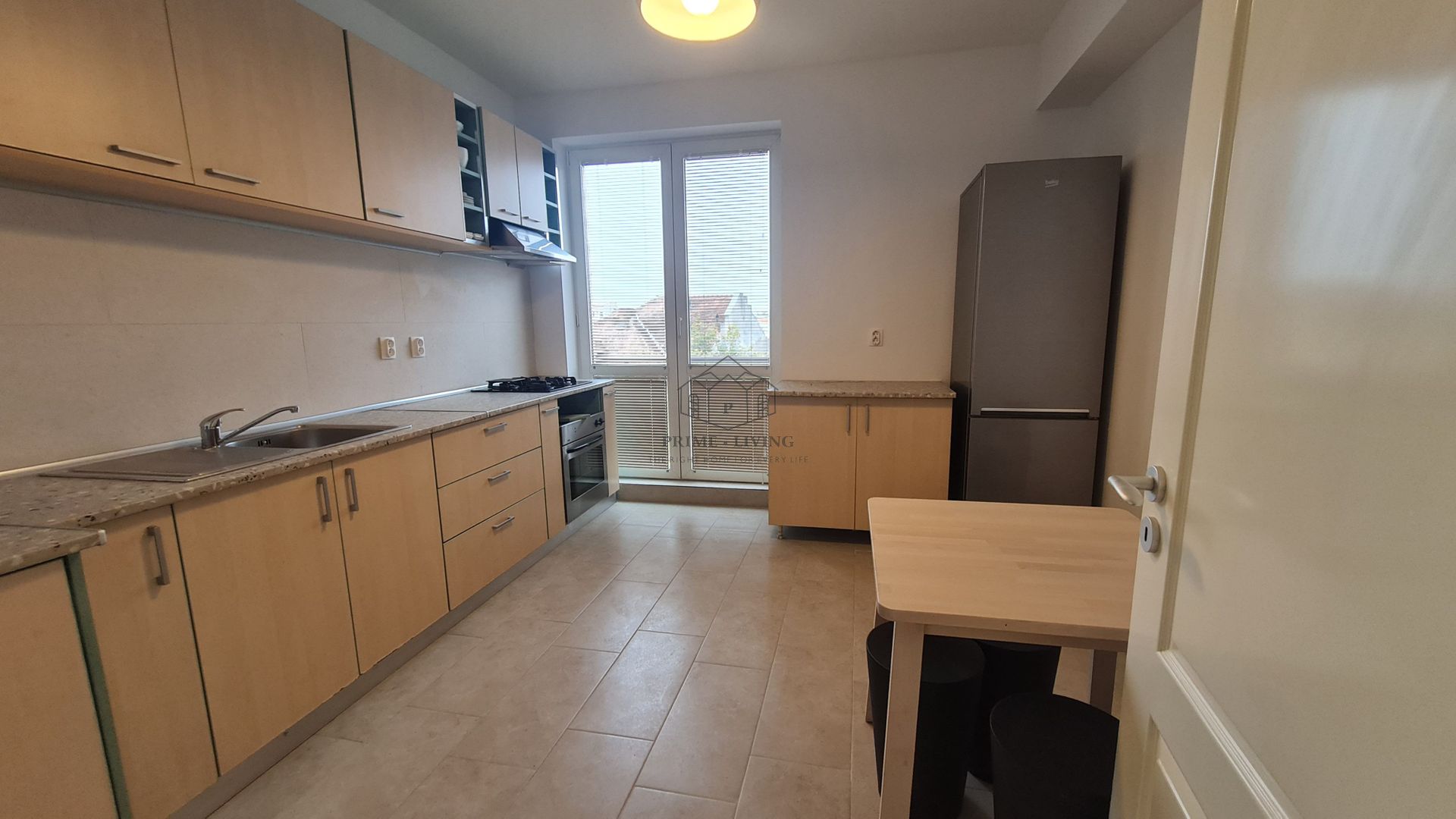 APARTAMENT ULTRACENTRAL LA INCHIRIERE CU DESTINATIA BIROU SAU LOCUINTA - Poză 2