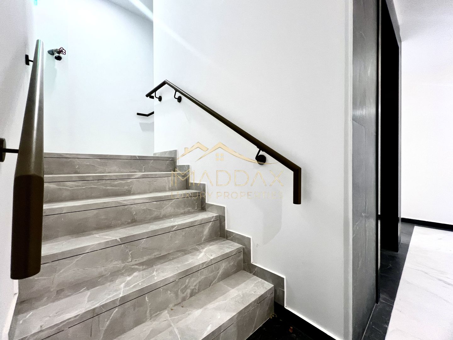 Apartament de Vanzare | 2 camere | Vedere spre lac - Poză 17