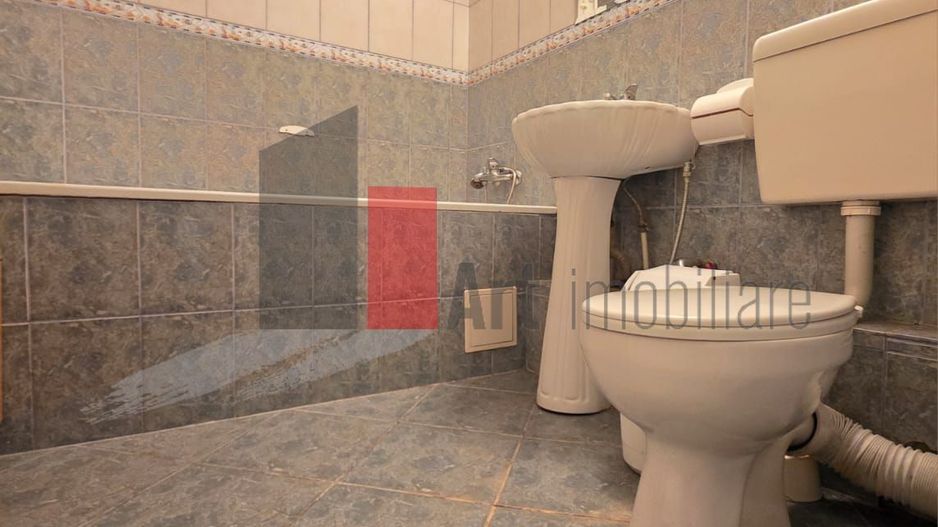Apartament spațios cu 4 camere Crangasi - Poză 8