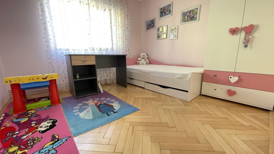 Apartament cu patru camere si garaj in zona Aradului - Poză 9