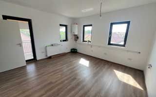 Apartament 3 camere zona Crisan , etaj 1, prima inchiriere - Poză 1