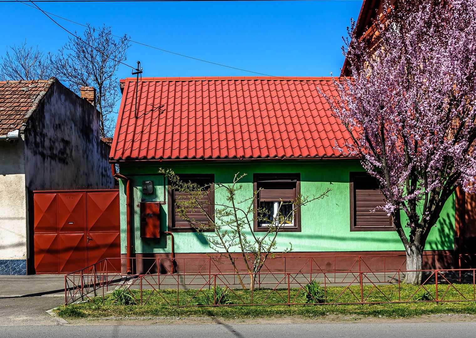 Casă cu 3 camere în Pârneava - Poză 3