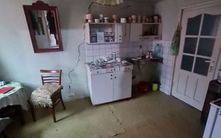 Casă cu teren de 1.000 m² – utilități complete, ideală pentru renovare - Poză 5