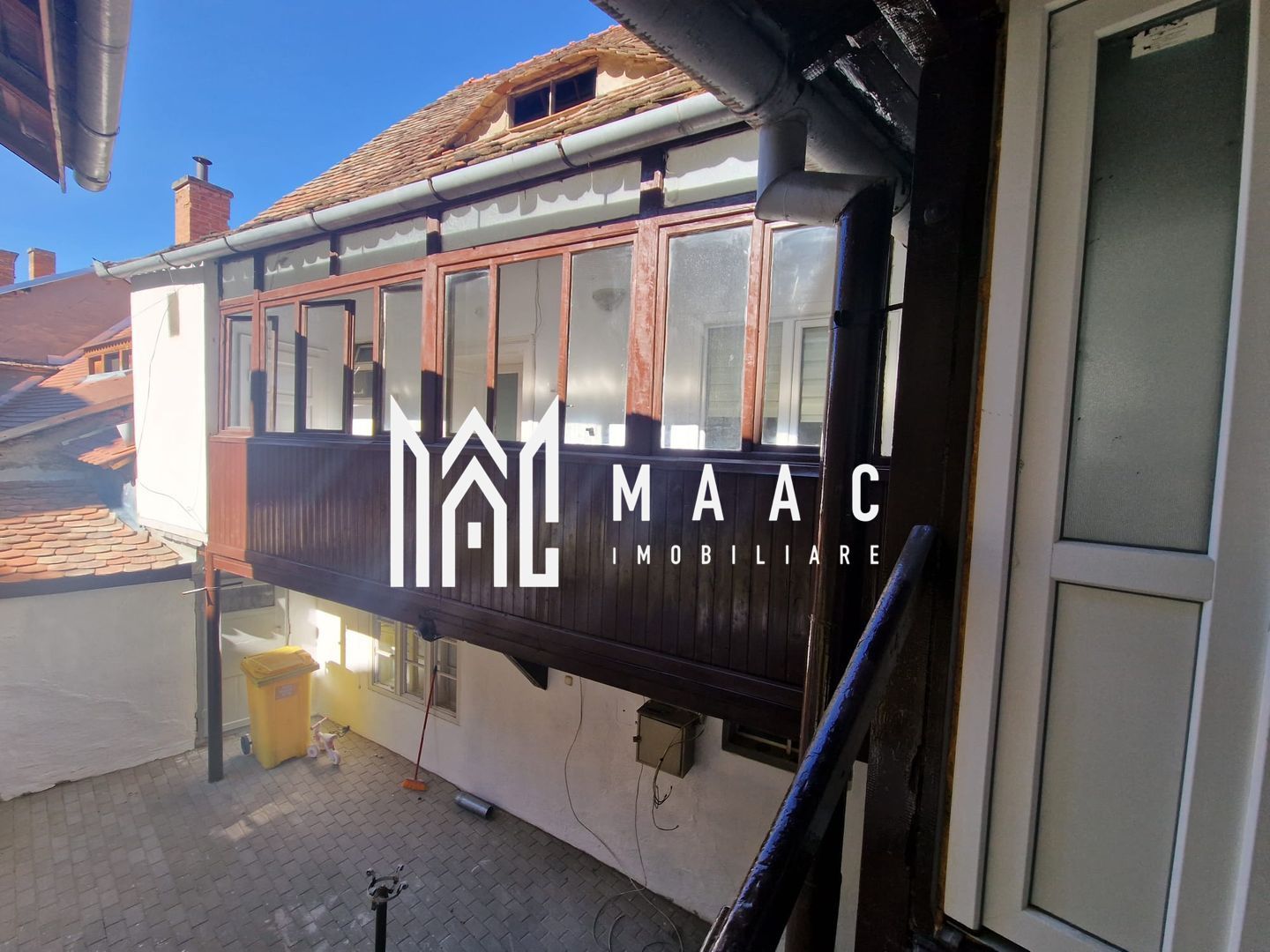 Apartament 3 camere curte privata zona Centrala - Poză 5