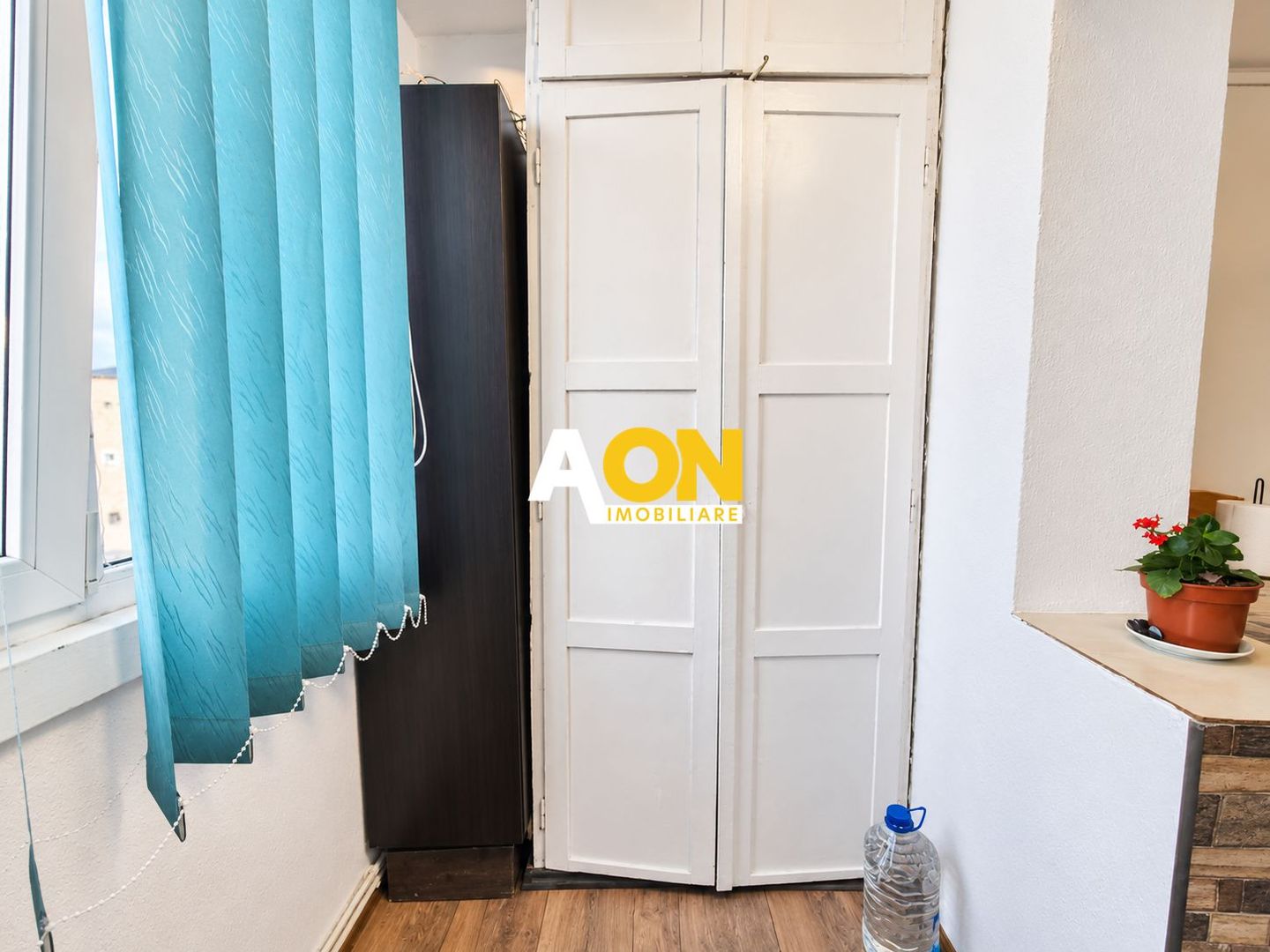 Apartament 3 camere, 2 bai, decomandat, Cetate, zona Liceului Sportiv - Poză 9
