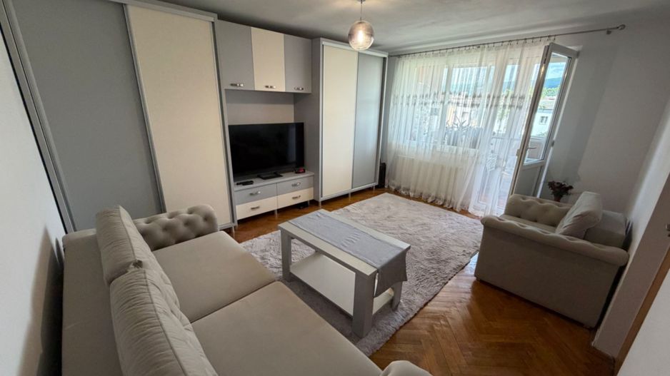 Apartament 2 camere, decomandat - zona Cetate - Poză 2