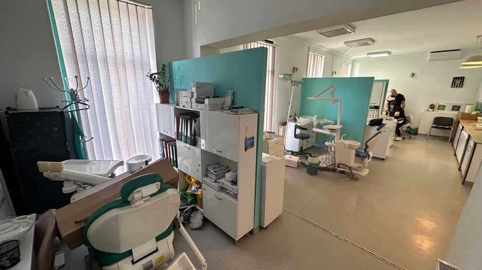 Spatiu de birou cu curte și anexa zona Badea Cartan - Poză 1