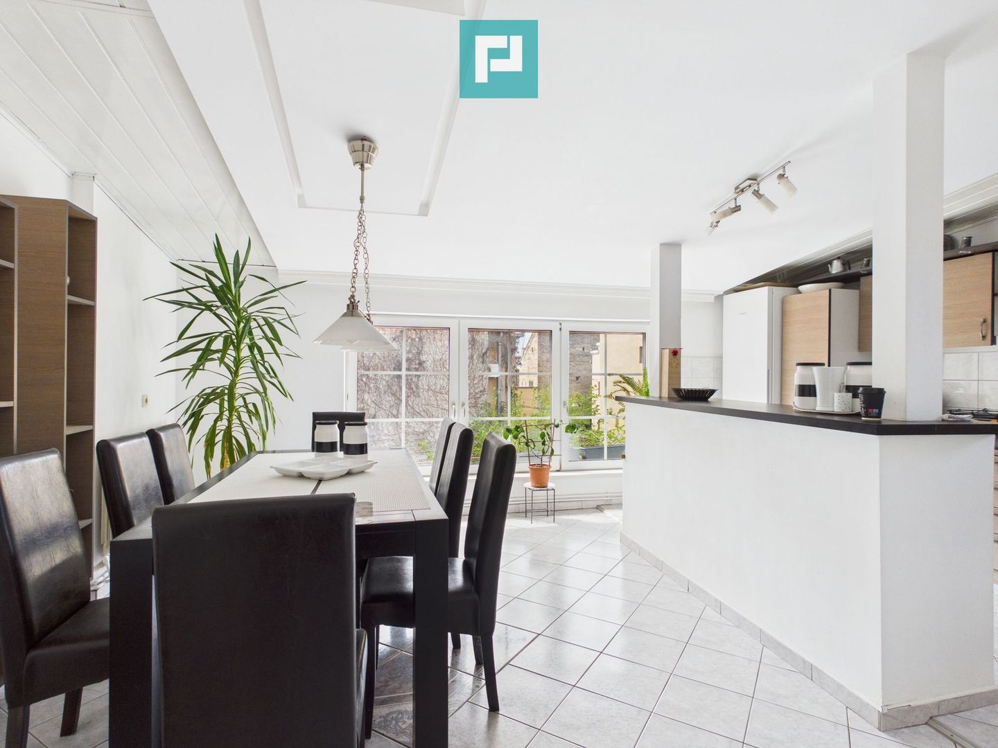 Apartament spațios în clădire ultracentrală - Poză 4