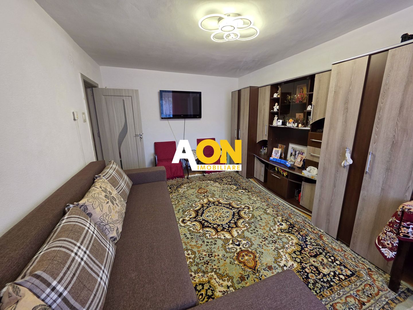 Apartament 3 camere, 65 mp utili, 2 bai, etaj 2, Cetate, zona Stadion - Poză 4