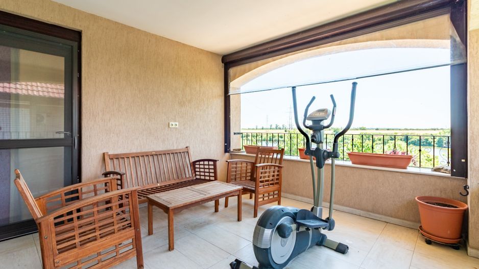 Vila premium de vanzare Balotesti/ piscina/ ponton/ deschidere la lac - Poză 22