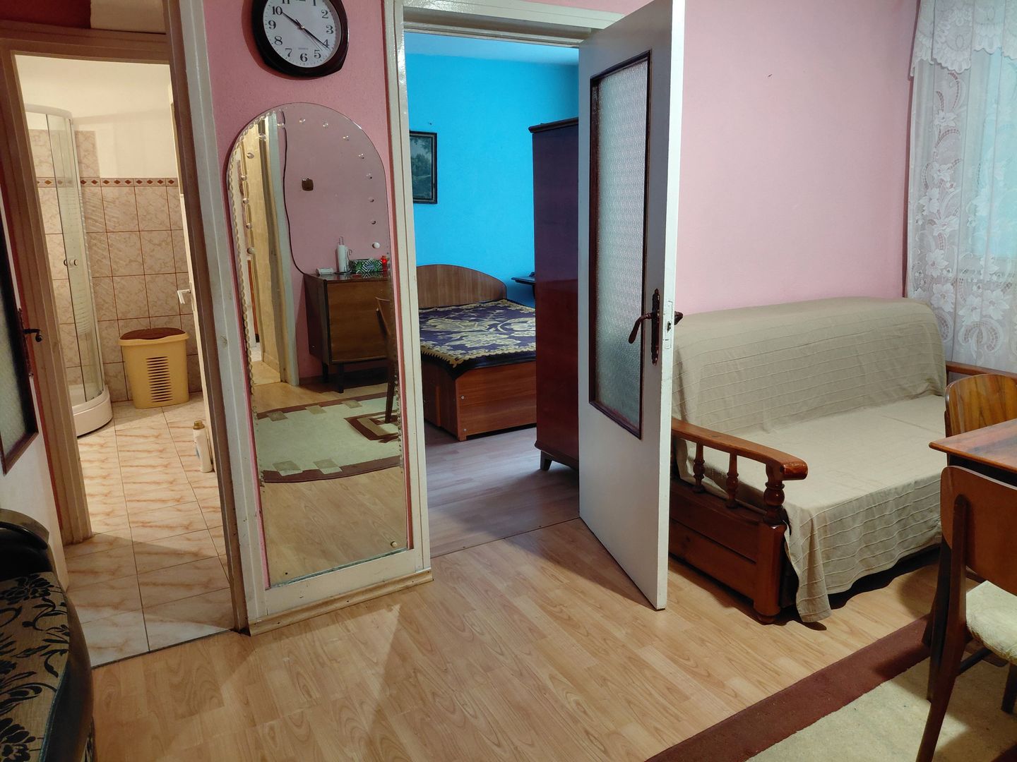 Apartament cu 2 camere Tiglina 1,et.2,strada Saturn zona pietei - Poză 1