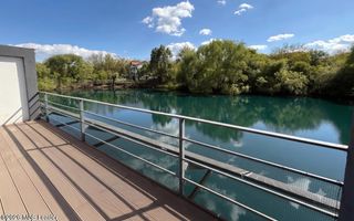 Iancu Nicolae - Vila high-end pe malul lacului, Gradina cu Ponton - Poză 2