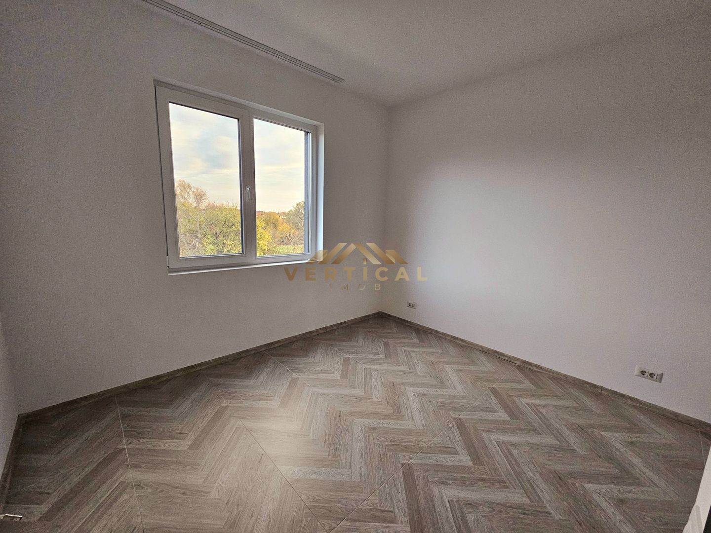 Vila la intrare in comuna Berceni - Poză 12