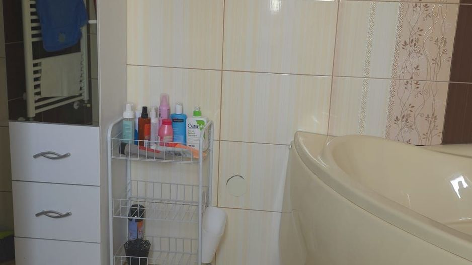 Casa langa Blue Sky cu panouri solare, garaj si terasa mare - Poză 8