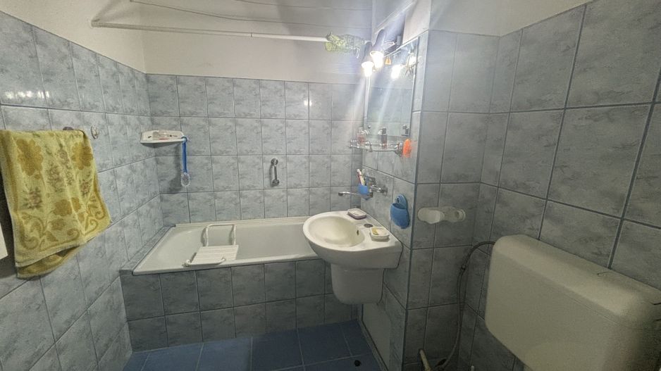 Decomandat la parter in Girocului - Poză 9