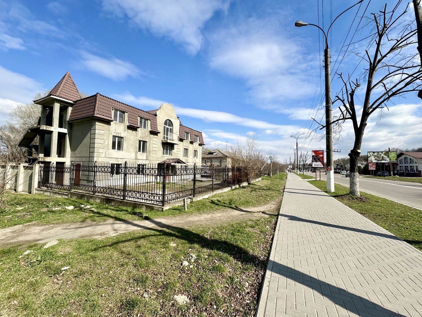 De vânzare – Bloc cu destinație comercială în Anenii Noi, pe Strada Centrală. - Poză 5