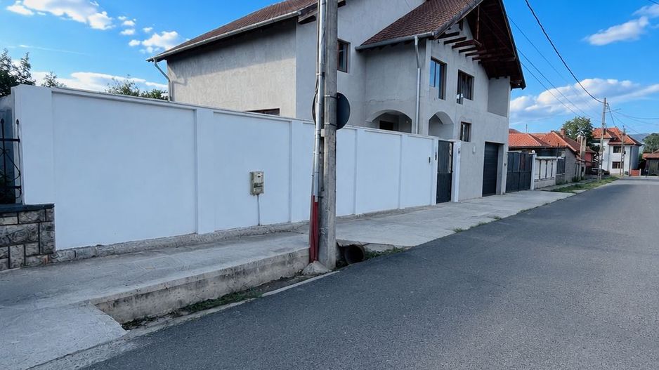 Casă de vânzare – 6 camere P+M, Haieu - Poză 2