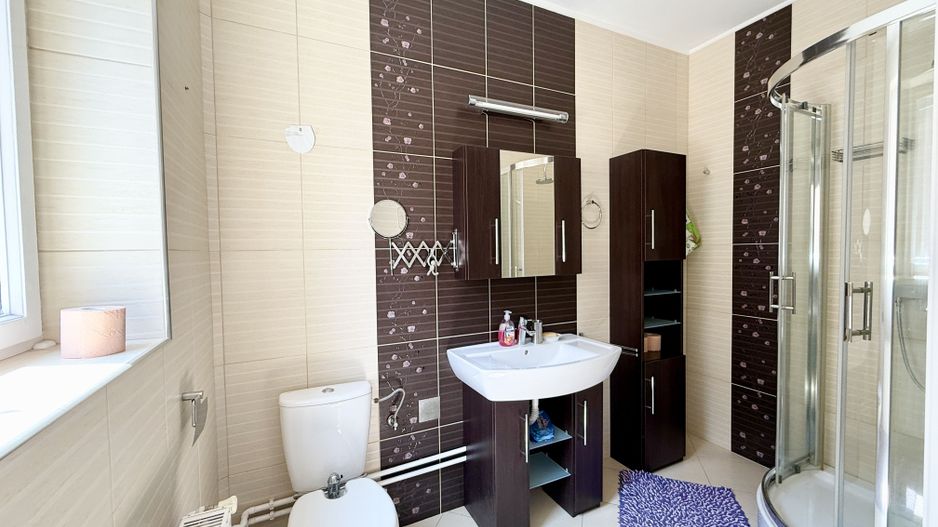 Apartament mobilat si utilat complet, zona centrala, 4 camere, 2 bai - Poză 15
