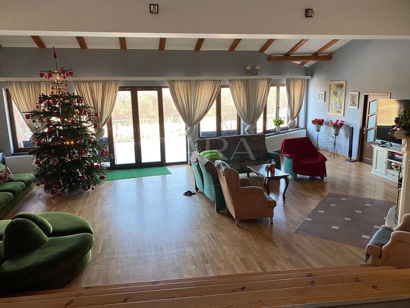 Vilă modernă cu piscină și terase generoase, zona Faget - Poză 2