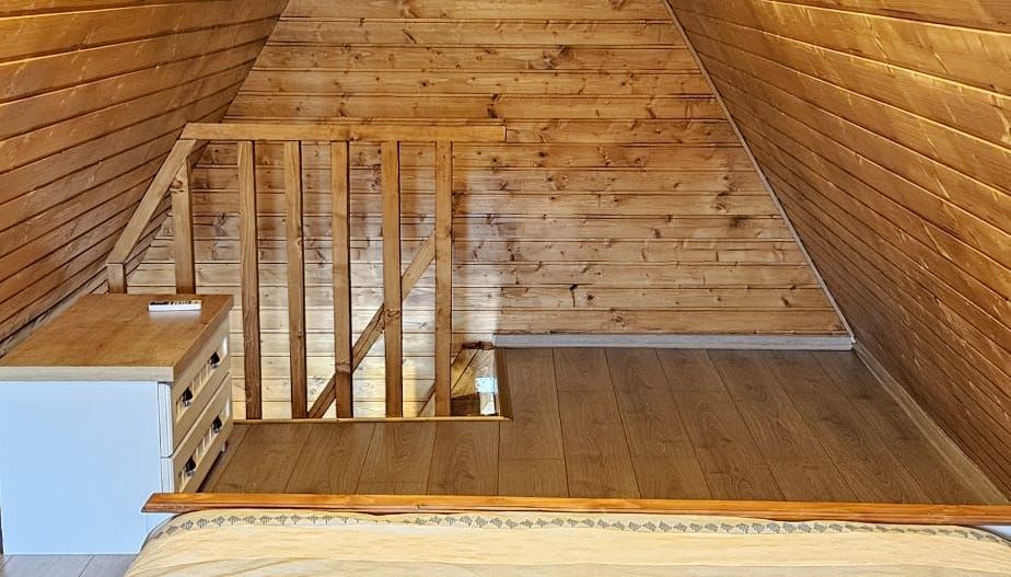 Complex din casa noua si 3 cabane, piscina încalzita 6600 mp teren - Poză 3