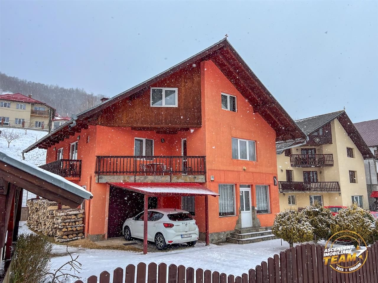 In regiune pitoreasca, cu view montan, Moeciu de Jos, Bran, Brasov - Poză 1