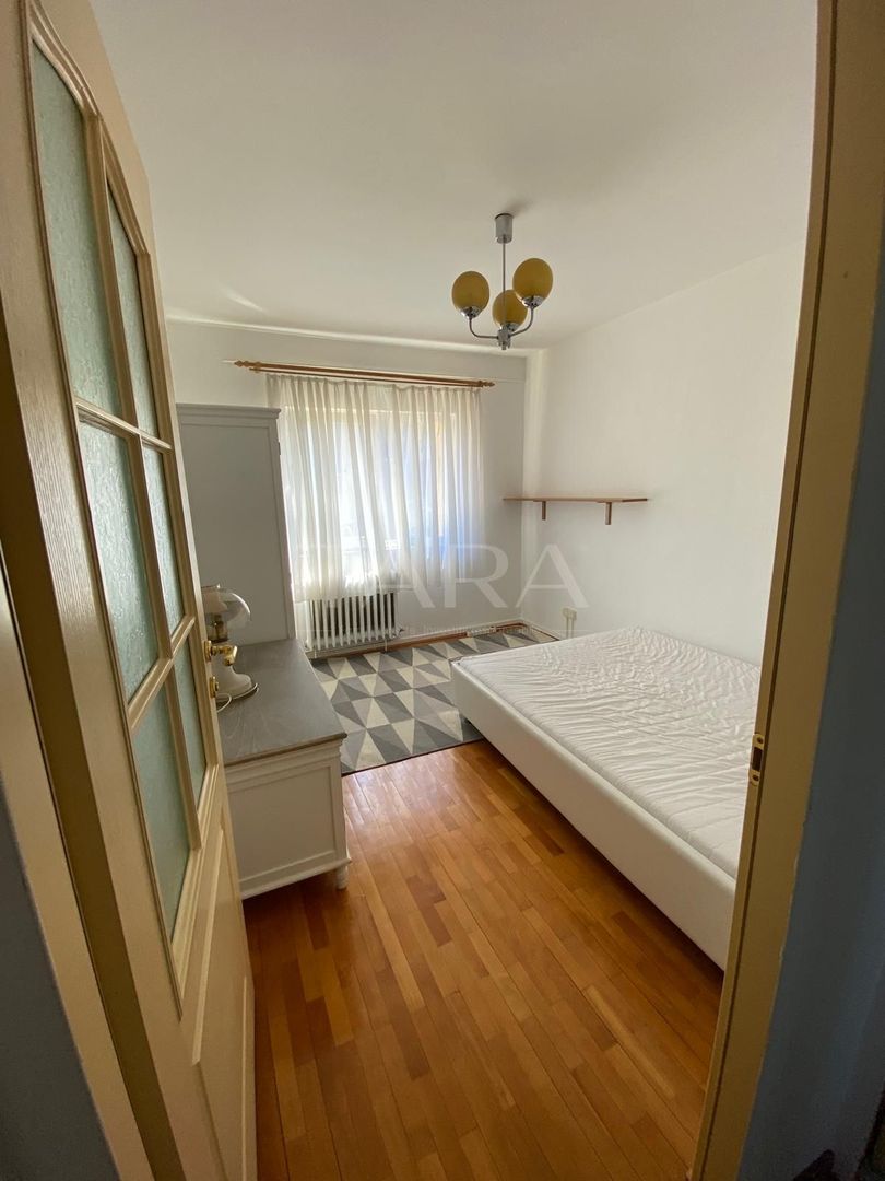 Oportunitate în Piața Zorilor: apartament spațios cu 3 camere - Poză 1
